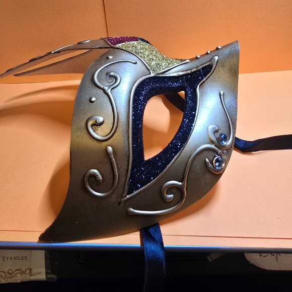 The Checkered Phantom Gold or Silver - Picture 7 of 12